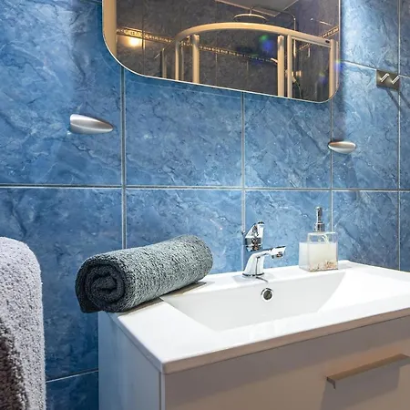 Rodzinny Apartament Z Garazem - Not For Ar-ab! Apartment